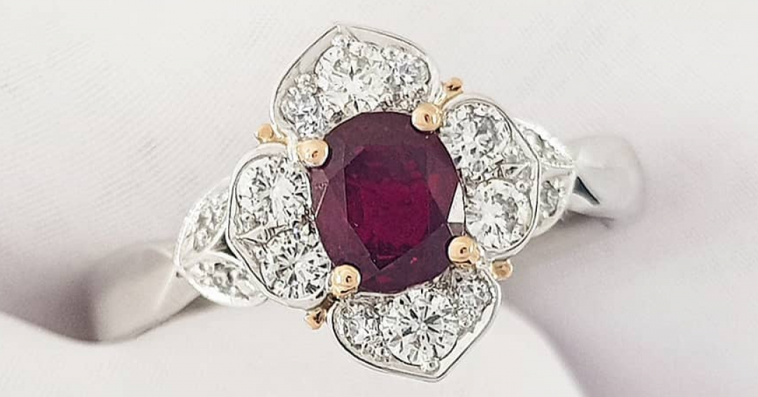 یاقوت سنگ شگفت انگیز یاقوت سنگ شگفت انگیز