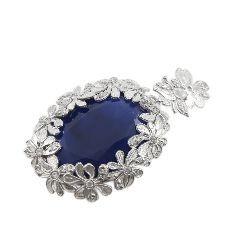 مدال گلبرگ یاقوت کبود