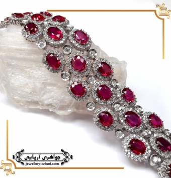 دستبند طلای سفید و یاقوت برمه کد 240