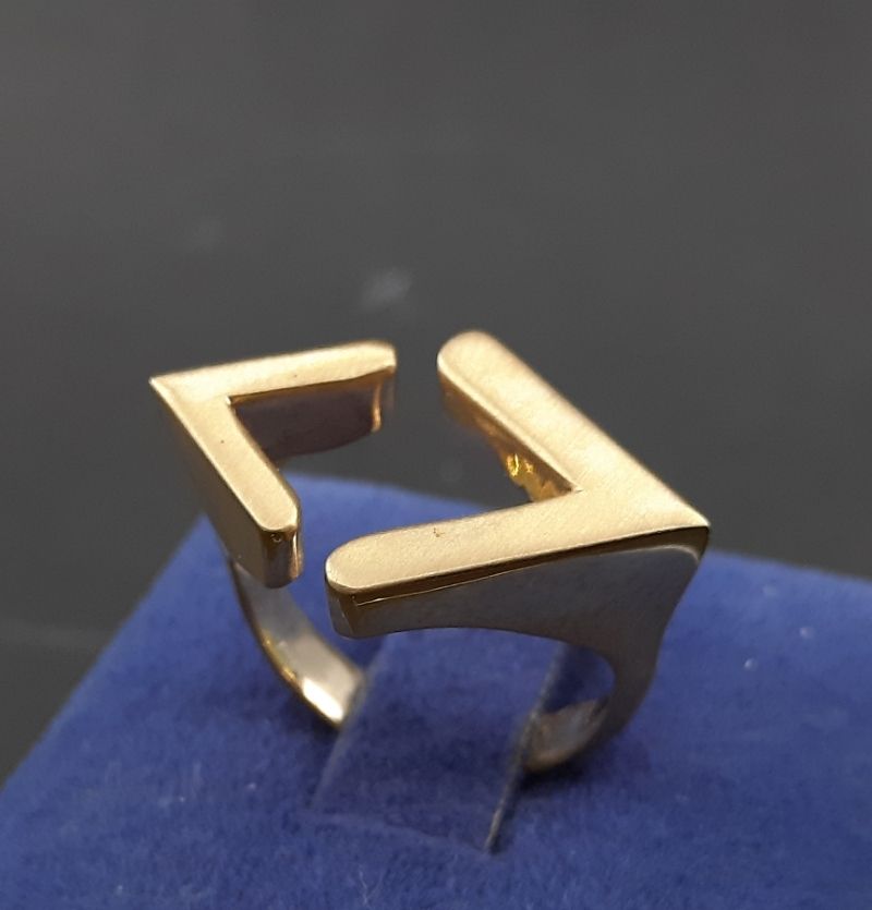 نیم ست طلای زرد مدل v